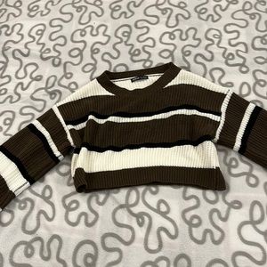 I’m selling this cropped sweater